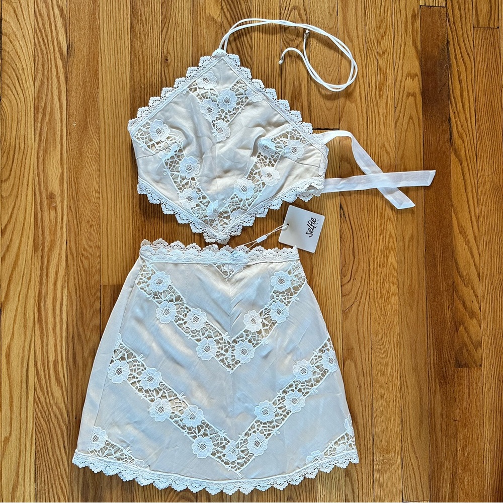 NWT Selfie Leslie embroidered set
